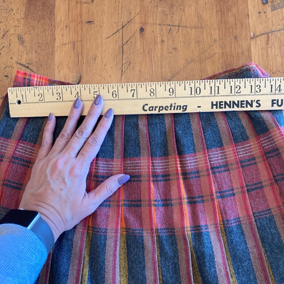 Vintage Women’s Plaid Wool Pleated Skirt Size Small - Picture 4 of 10